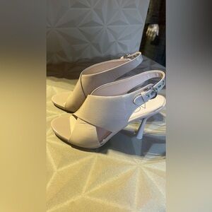 NWT AGL Elegant Cream Slingback Heels